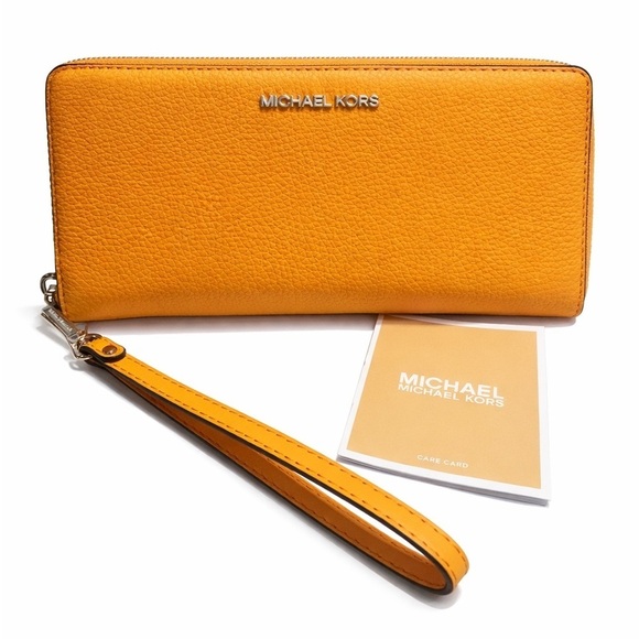 Michael Kors Handbags - NWT-Michael Kors Jet set Travel Continental Wristlet/wallet